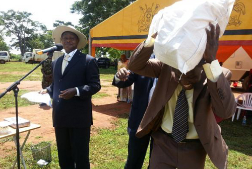 Museven's sack-of-money photo from New Vision